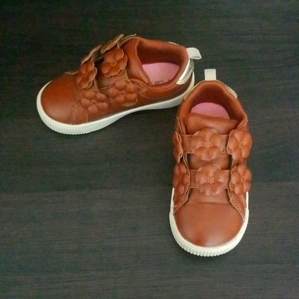 Size 7 carters brown shoes